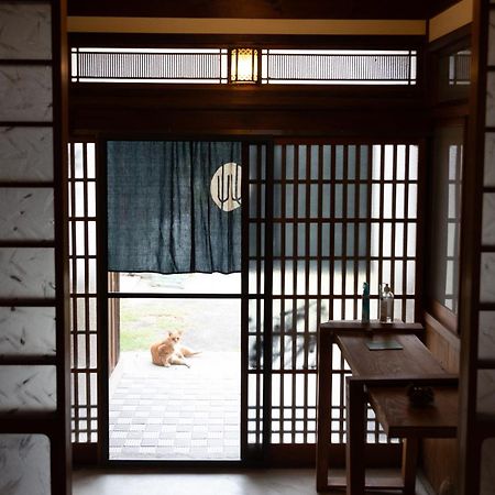 猫と図書館のある宿 草地家 Kusachike Minamiawaji المظهر الخارجي الصورة