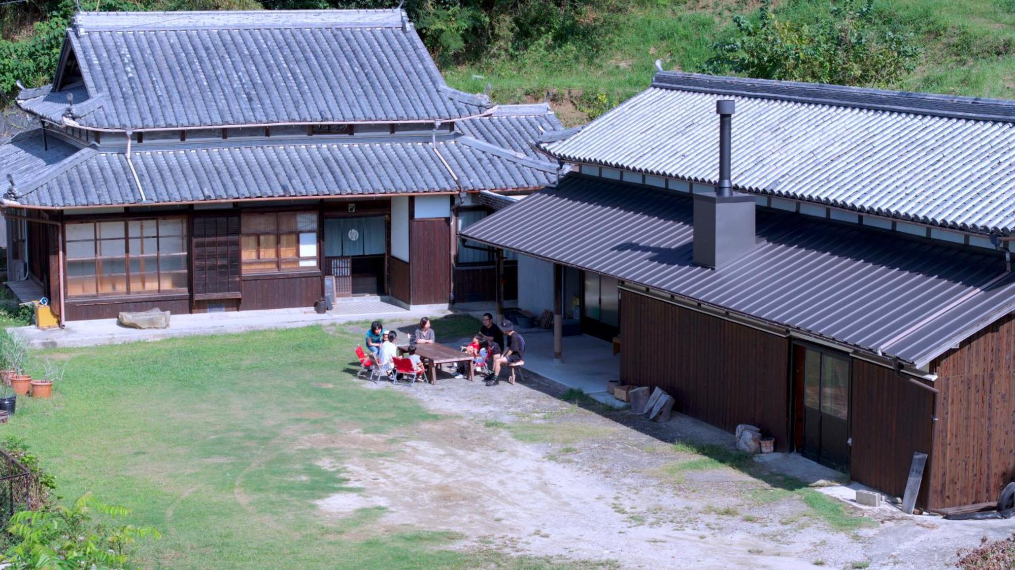 猫と図書館のある宿 草地家 Kusachike Minamiawaji المظهر الخارجي الصورة