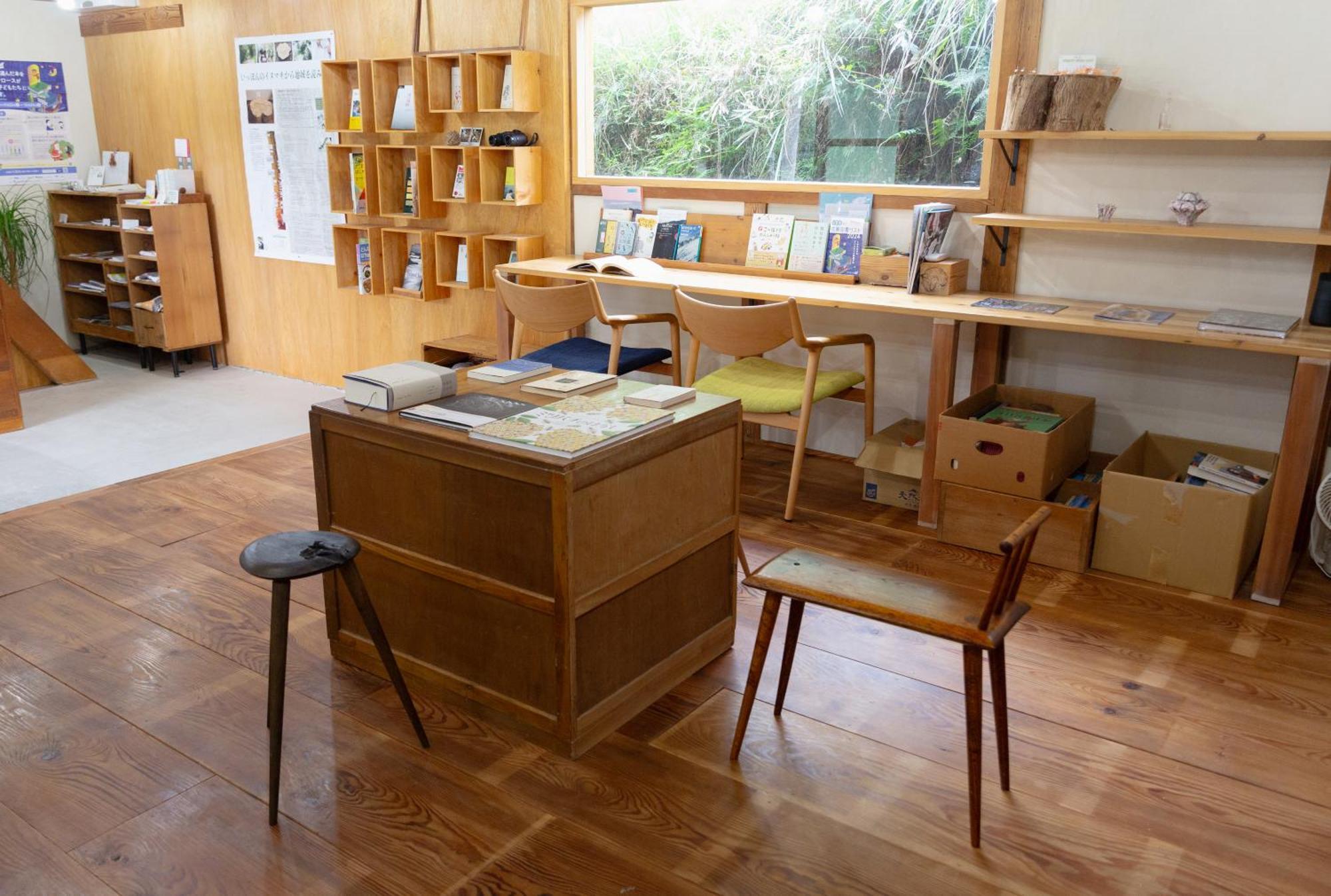 猫と図書館のある宿 草地家 Kusachike Minamiawaji المظهر الخارجي الصورة